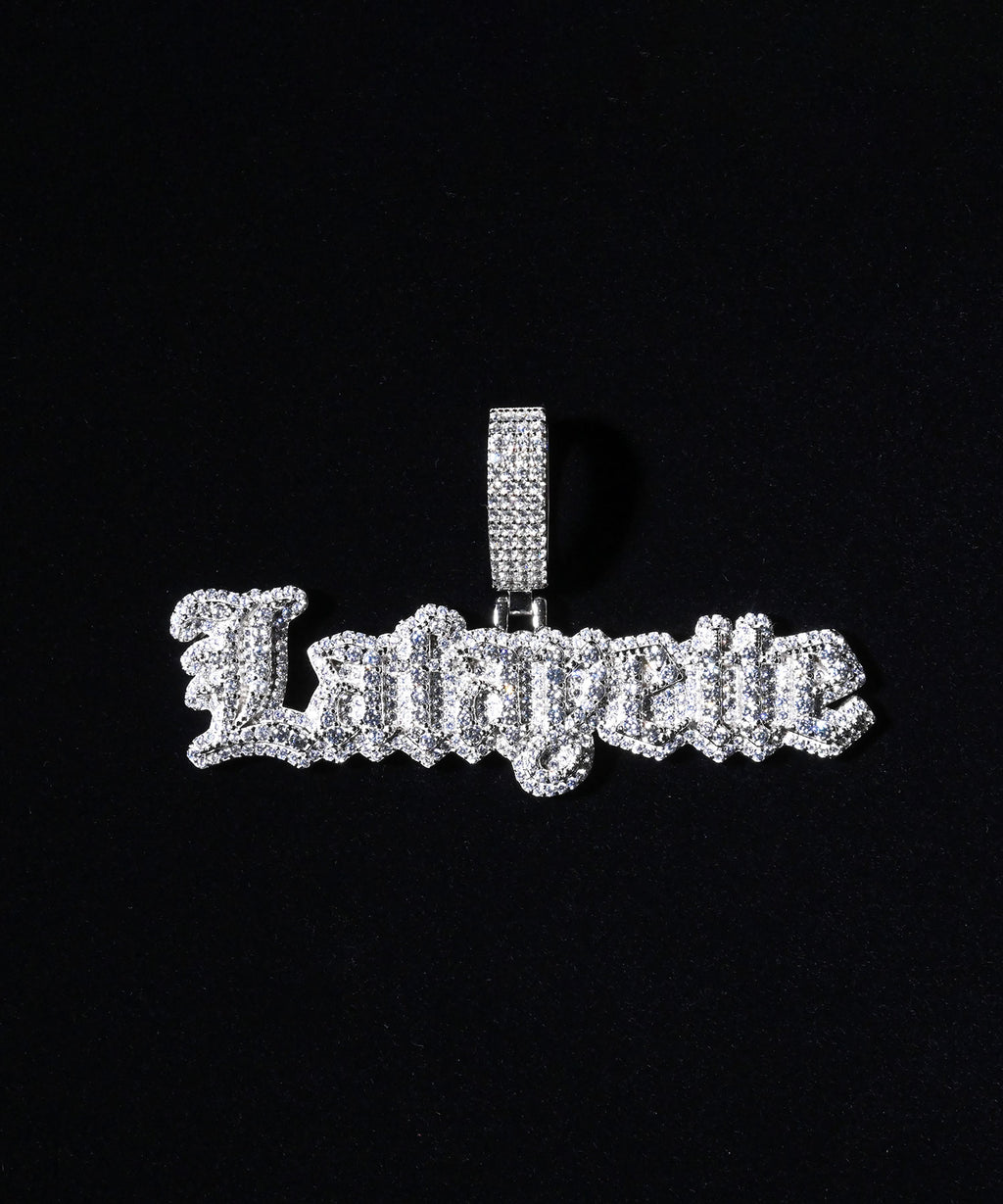 LFYT - OLD ENGLISH LOGO PENDANT TOP LS262003